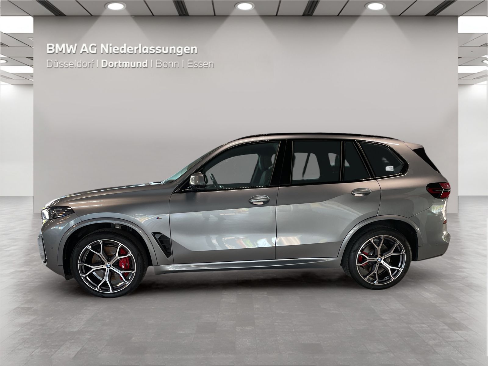 BMW X5 2024 г. Серый, пробег 24744 км