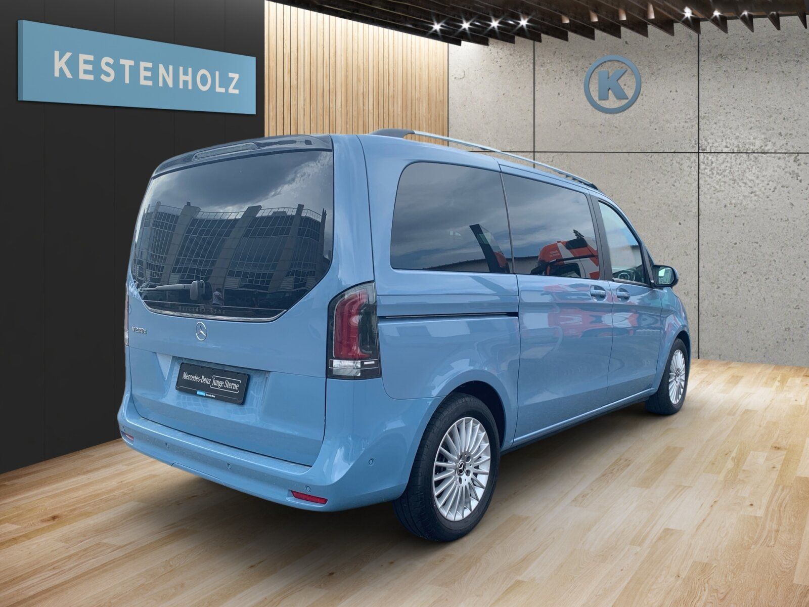 Mercedes-Benz V 220 2025 г. Синий, пробег 25226 км