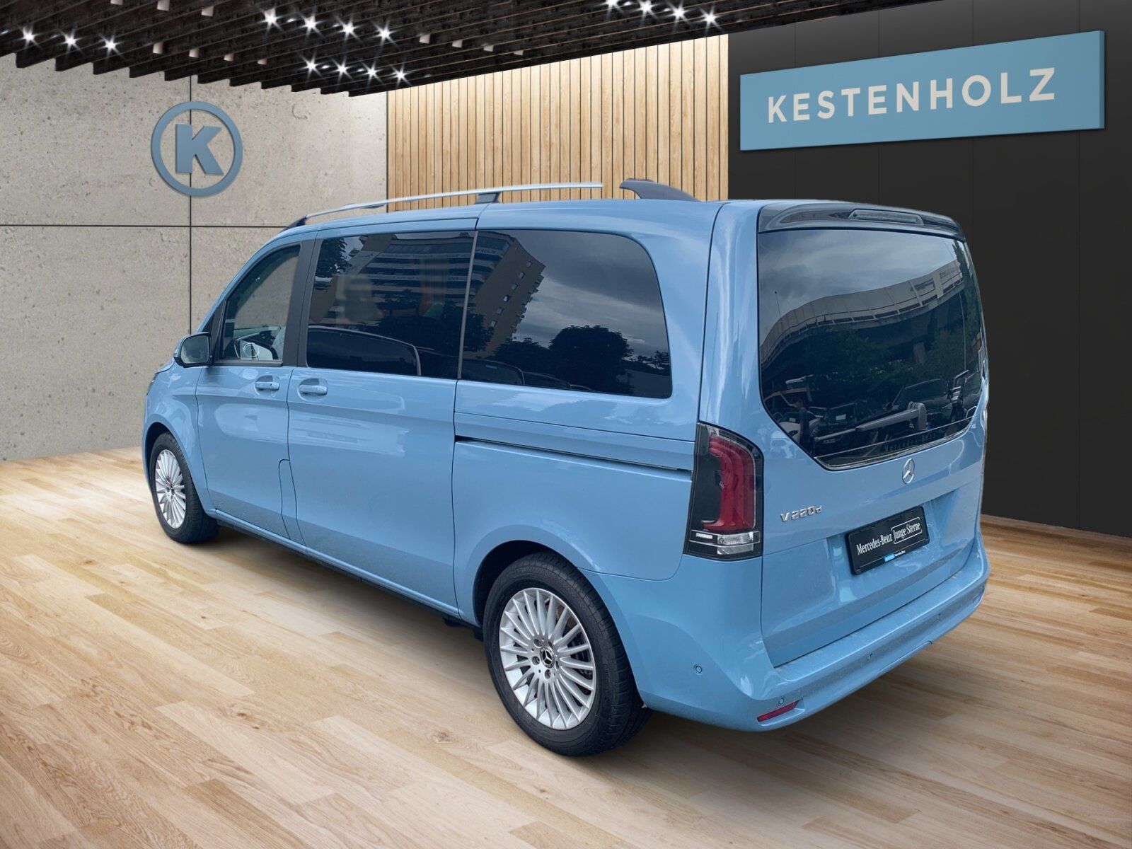 Mercedes-Benz V 220 2025 г. Синий, пробег 25226 км