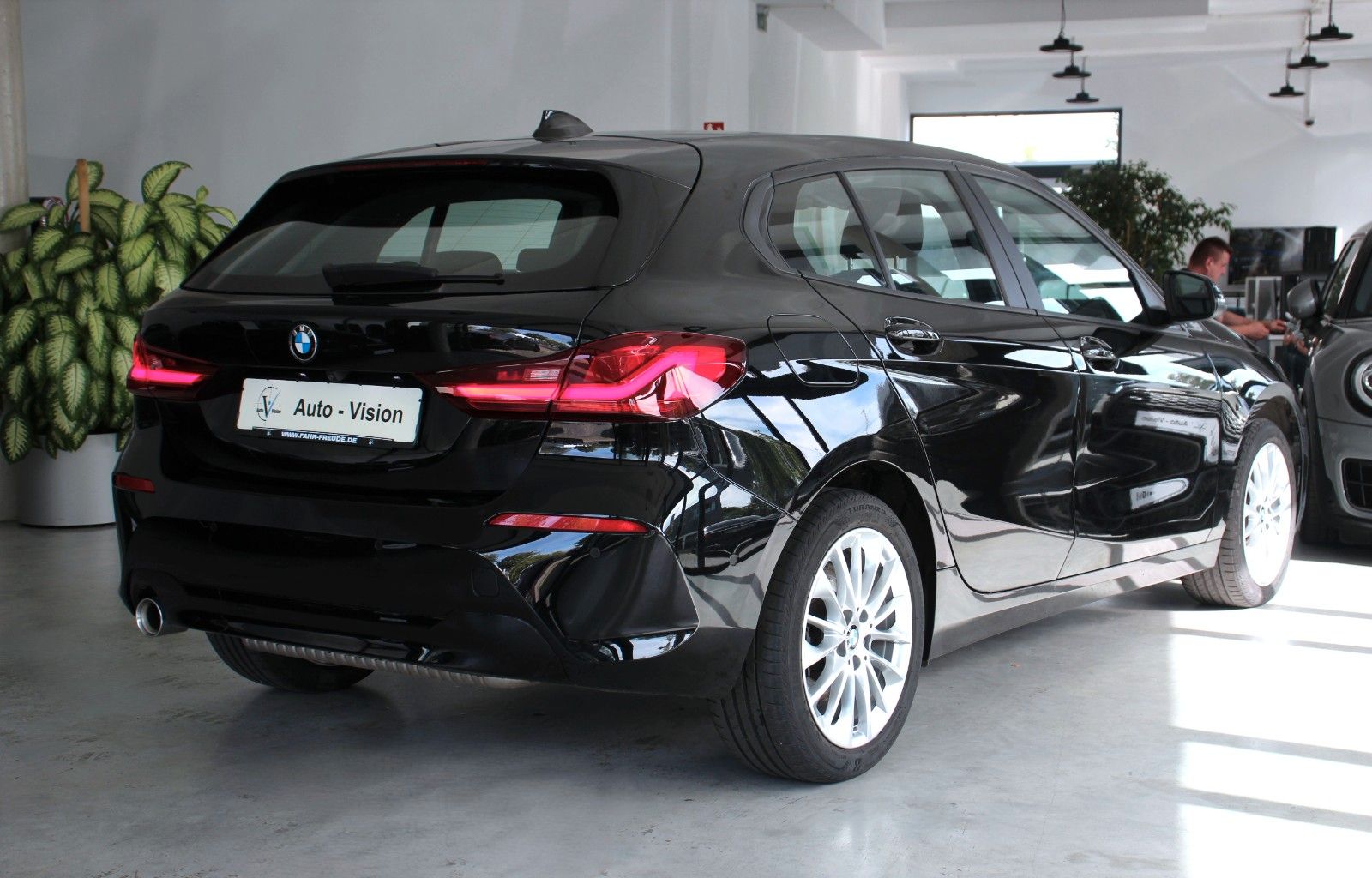BMW 118 2023 г. Чёрный, пробег 35927 км