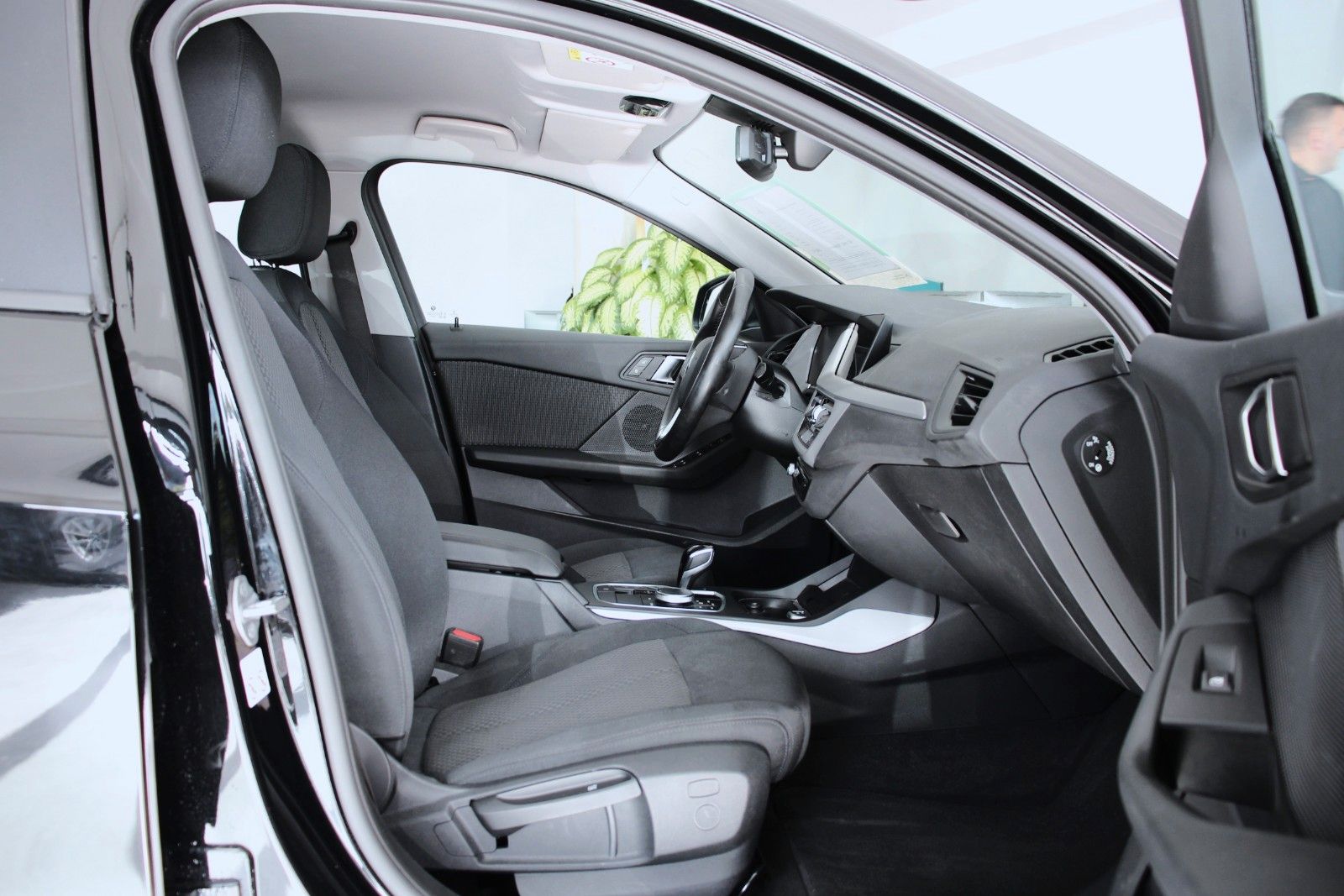 BMW 118 2023 г. Чёрный, пробег 35927 км