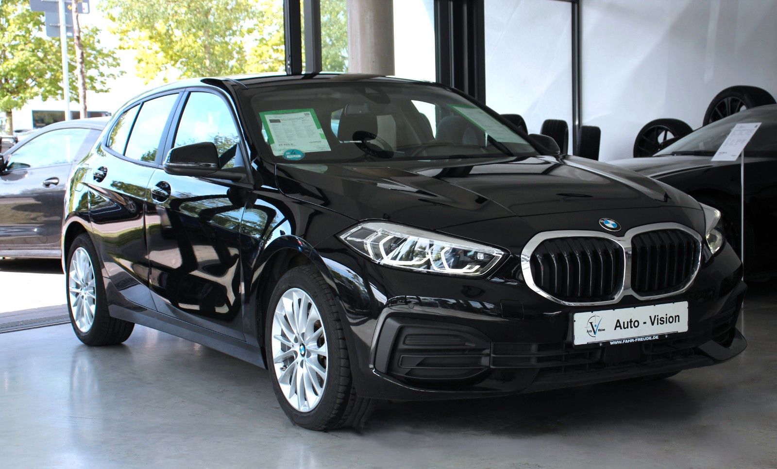 BMW 118 2023 г. Чёрный, пробег 35927 км