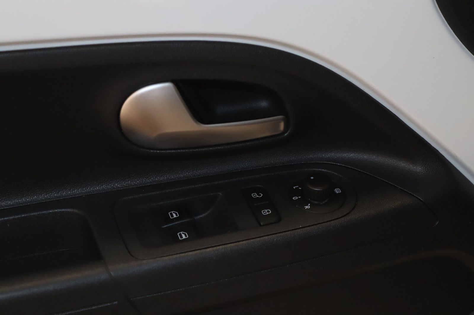 Volkswagen up! 2021 г. Белый, пробег 58900 км