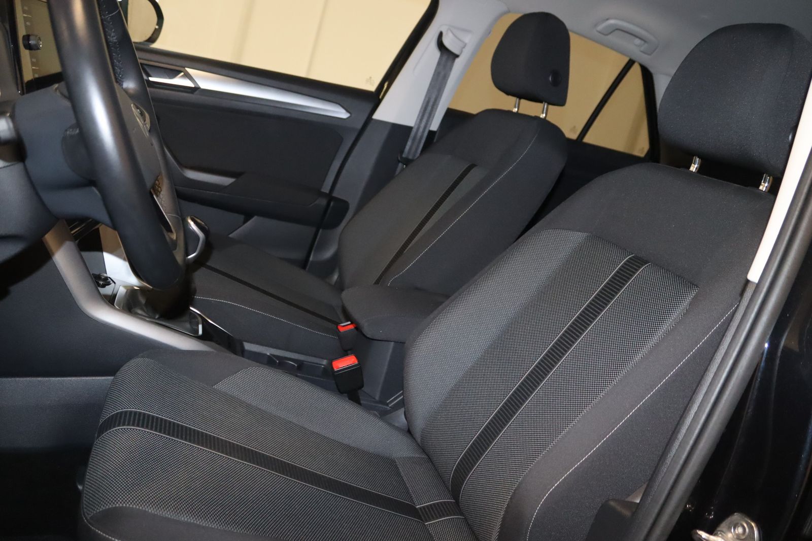 Volkswagen T-Roc 2022 г. Чёрный, пробег 29000 км