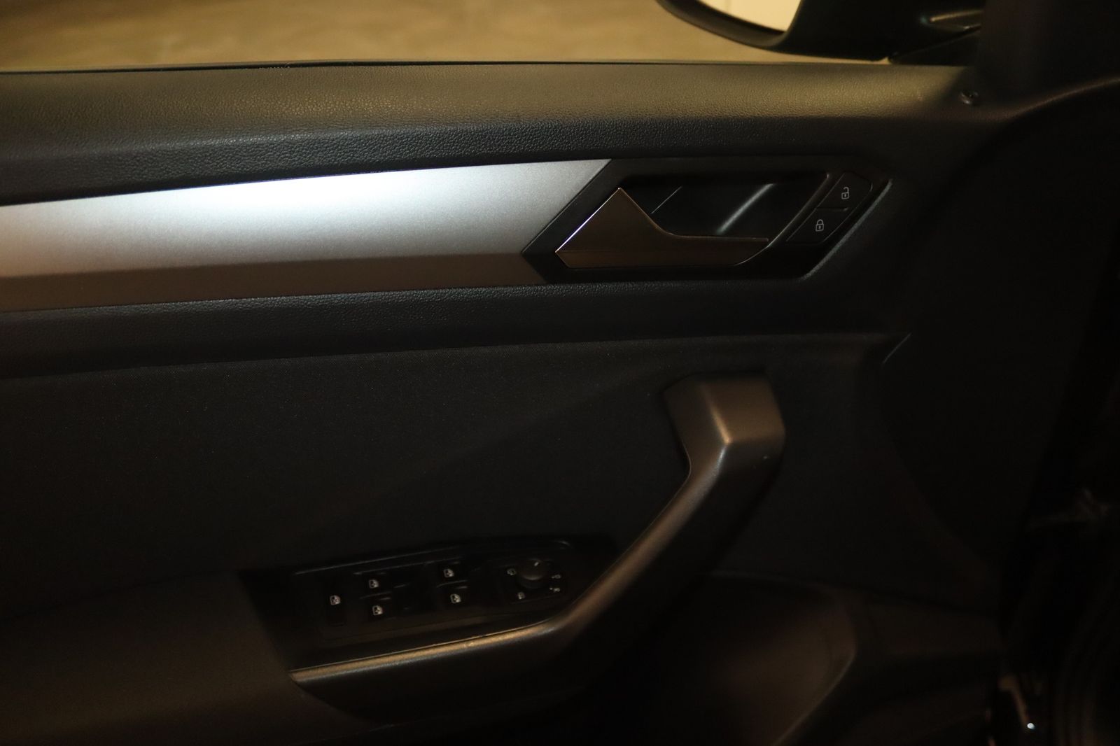 Volkswagen T-Roc 2022 г. Чёрный, пробег 29000 км