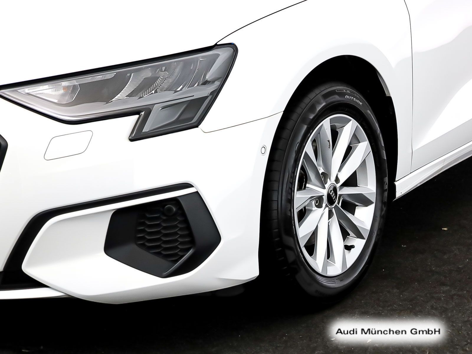 Audi A3 2023 г. Белый, пробег 23878 км
