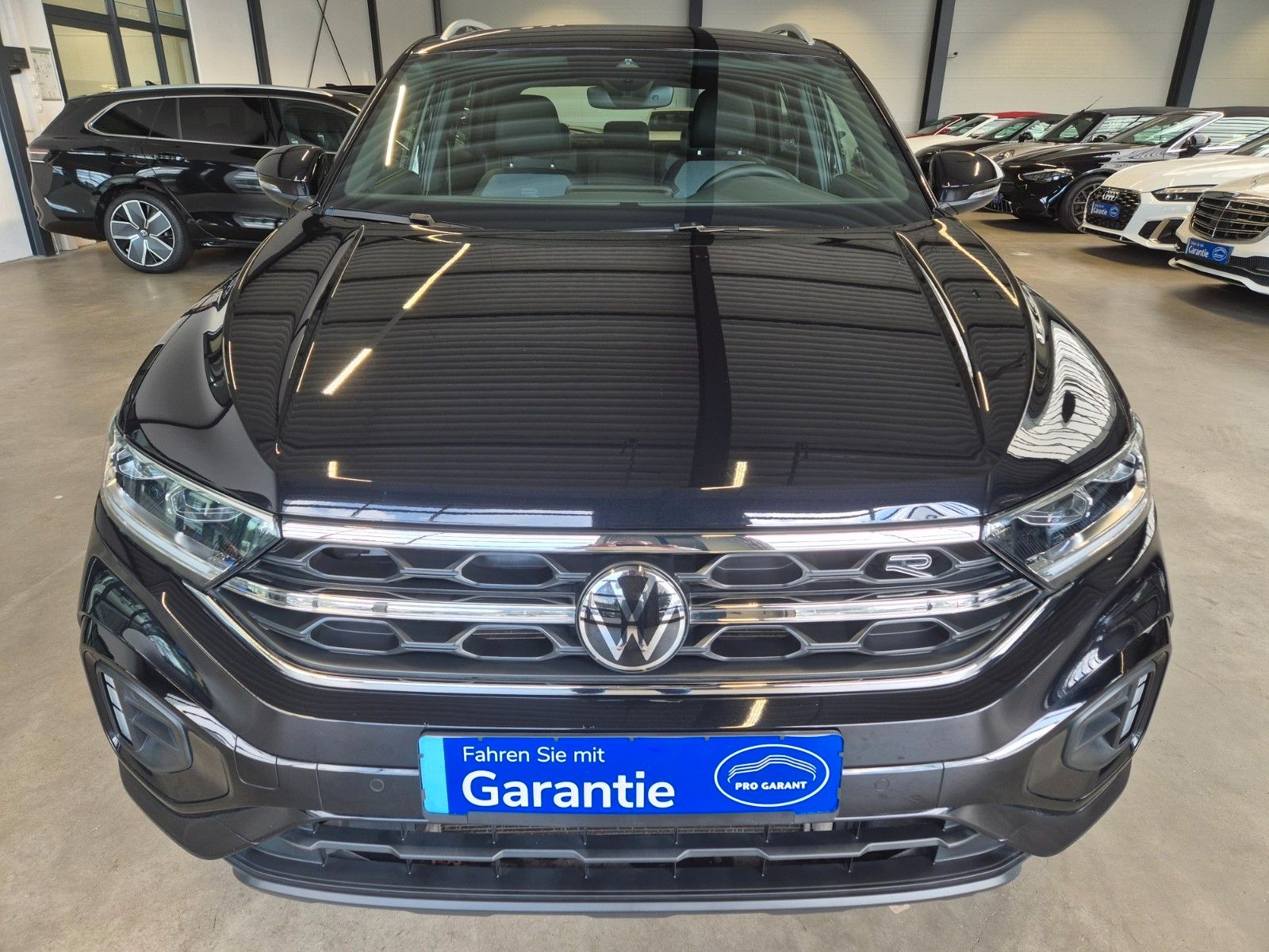 Volkswagen T-Roc 2023 г. Чёрный, пробег 32000 км