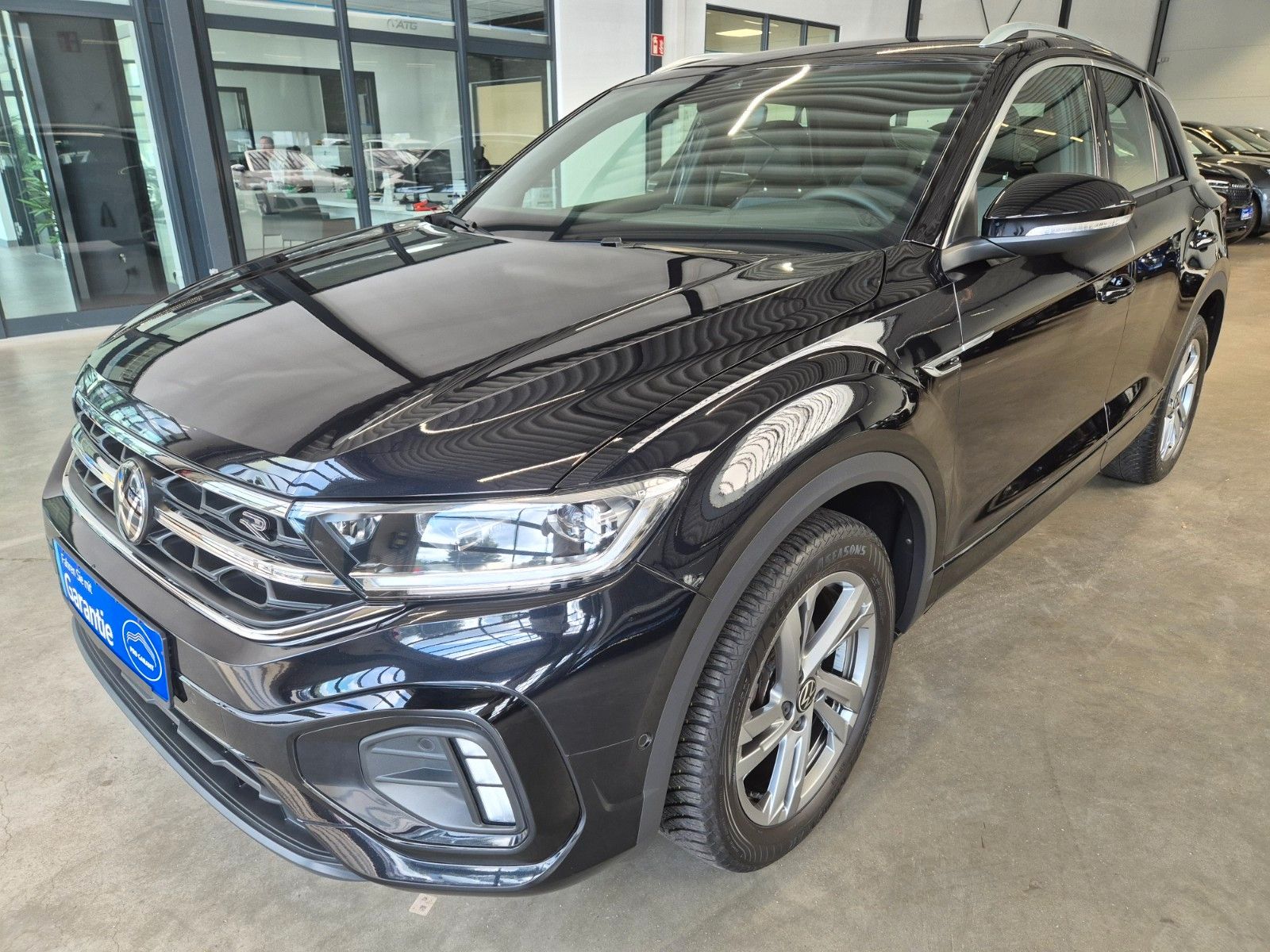 Volkswagen T-Roc 2023 г. Чёрный, пробег 32000 км