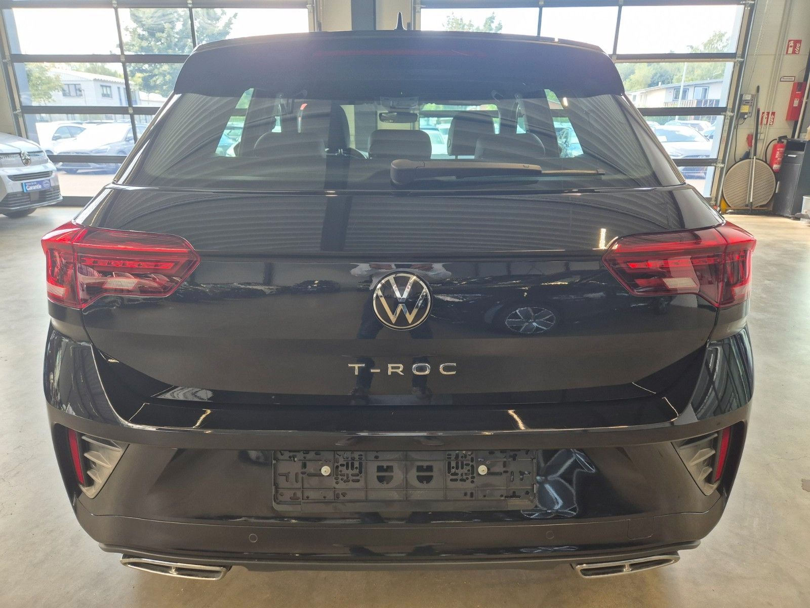 Volkswagen T-Roc 2023 г. Чёрный, пробег 32000 км