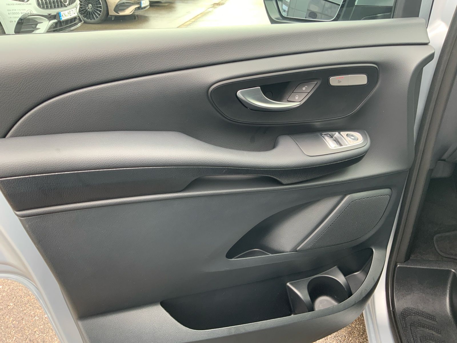 Mercedes-Benz V 250 2025 г. Серебристый, пробег 21500 км