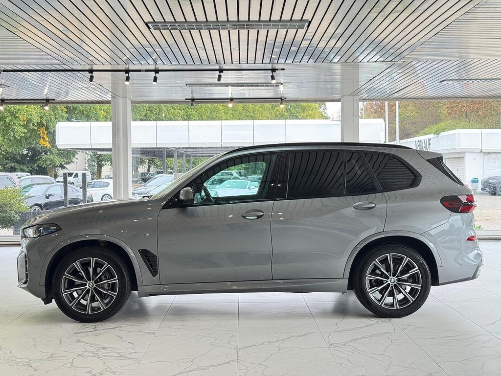 BMW X5 2024 г. Серый, пробег 32152 км