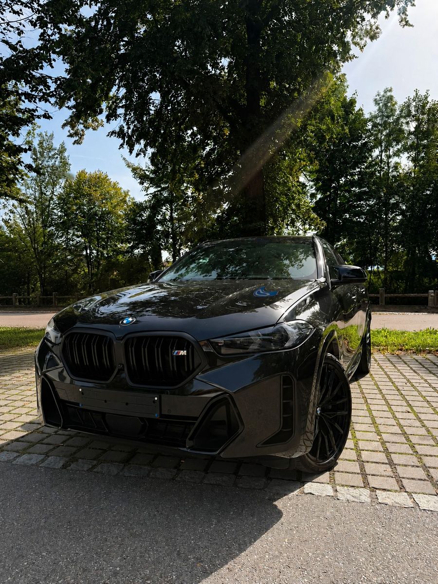 BMW X6 M60 2023 г. Чёрный, пробег 60000 км