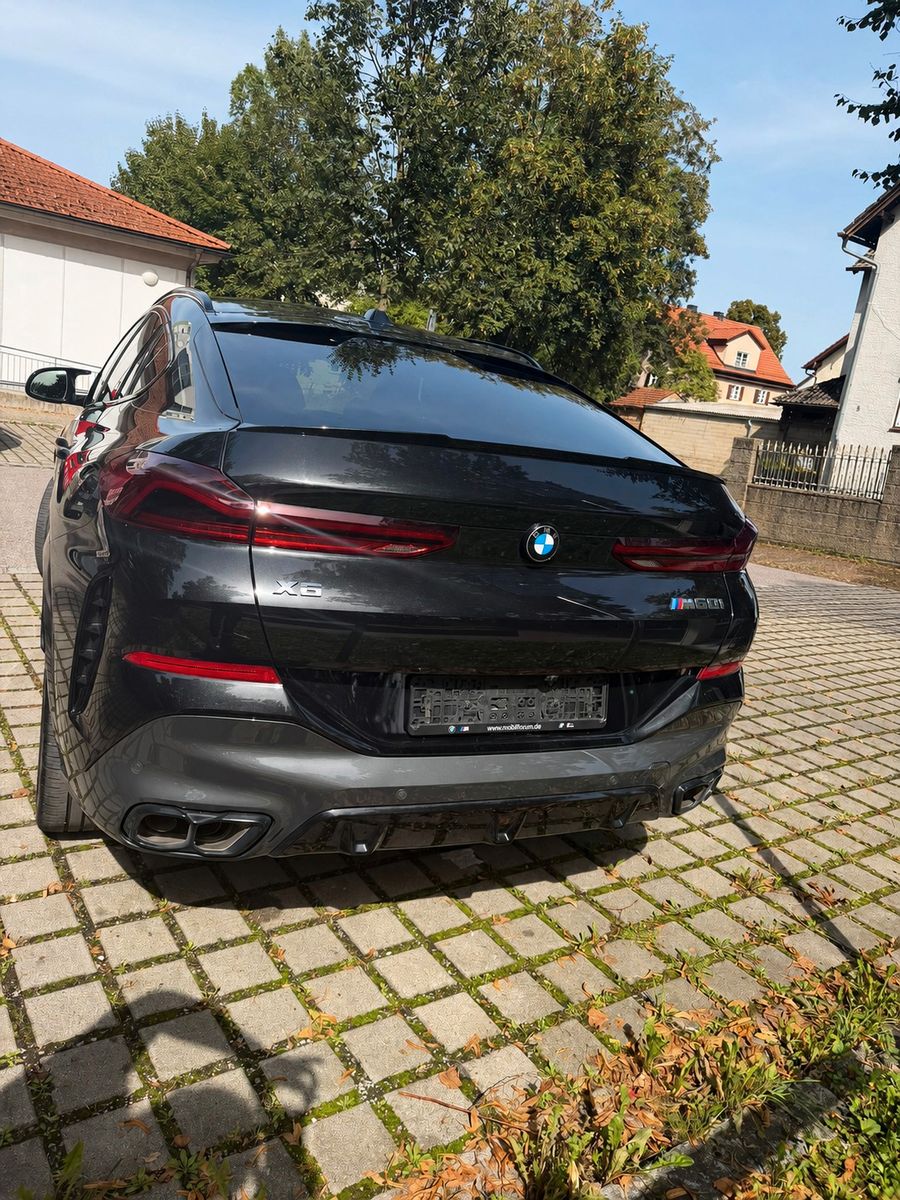 BMW X6 M60 2023 г. Чёрный, пробег 60000 км