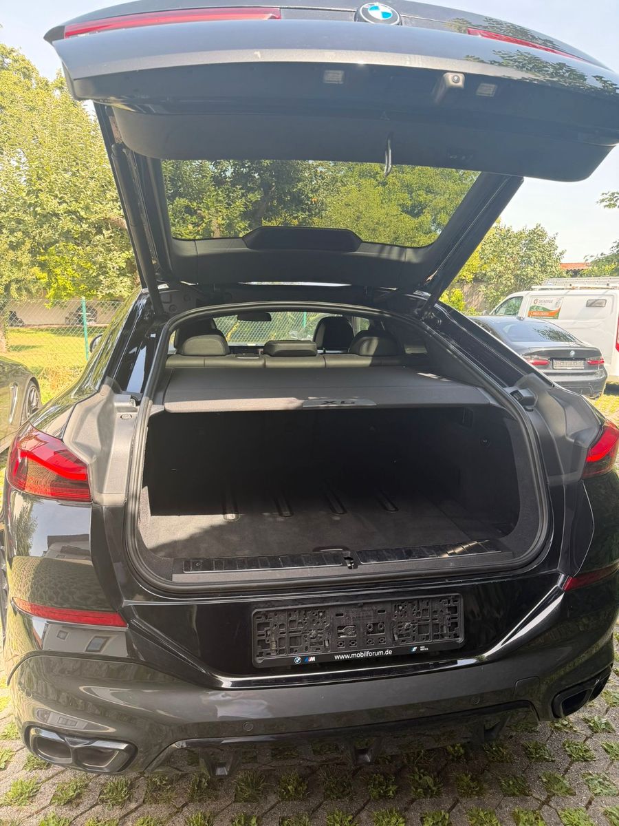 BMW X6 M60 2023 г. Чёрный, пробег 60000 км