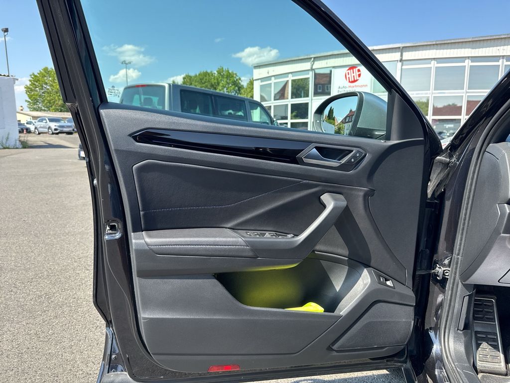 Volkswagen T-Roc 2023 г. Чёрный, пробег 59210 км
