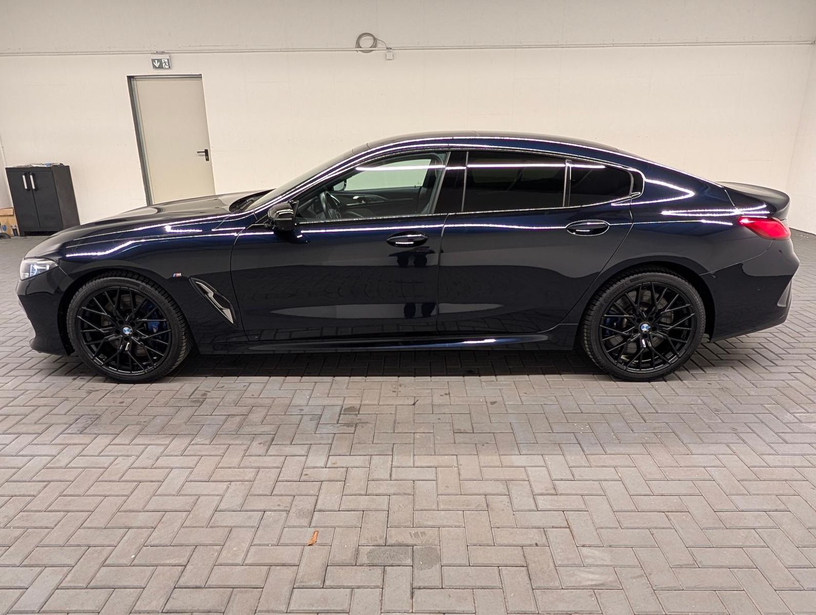 BMW M850 2024 г. Чёрный, пробег 42500 км