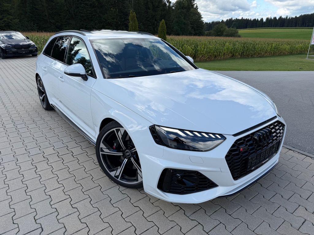 Audi RS4 2021 г. Белый, пробег 8900 км