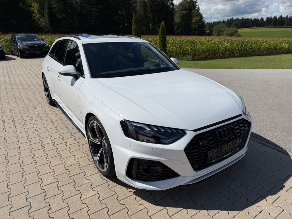 Audi RS4 2021 г. Белый, пробег 8900 км