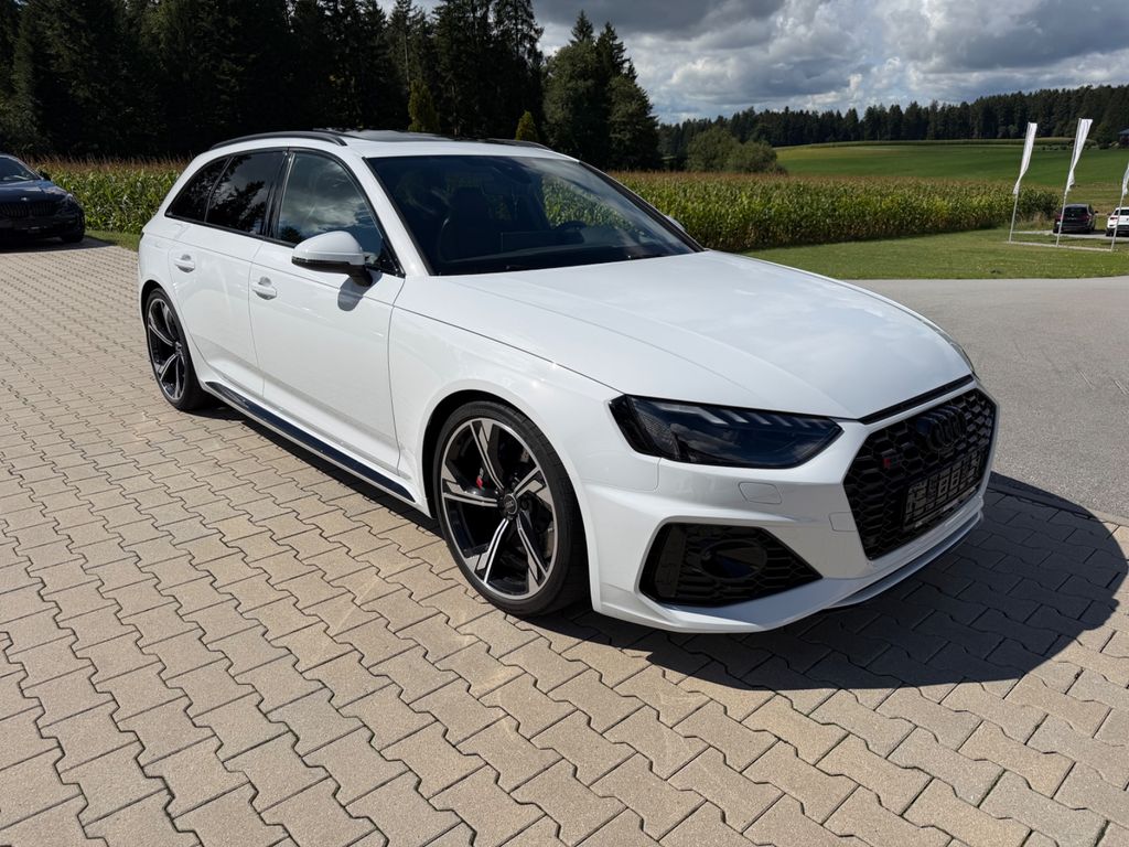 Audi RS4 2021 г. Белый, пробег 8900 км