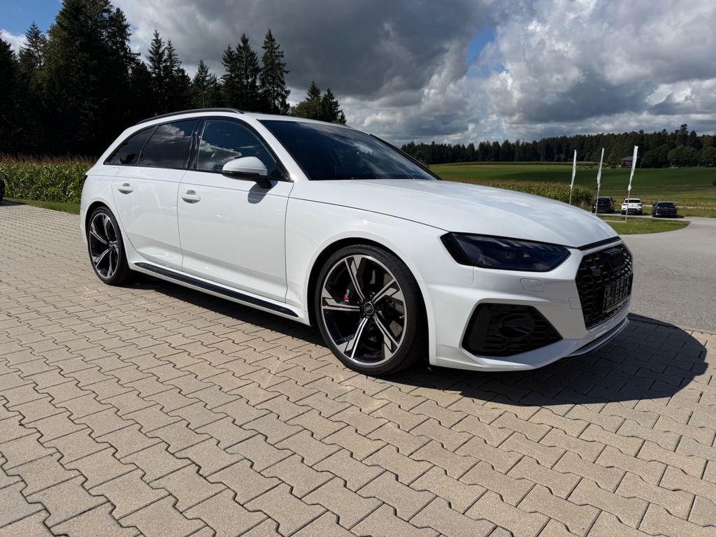 Audi RS4 2021 г. Белый, пробег 8900 км