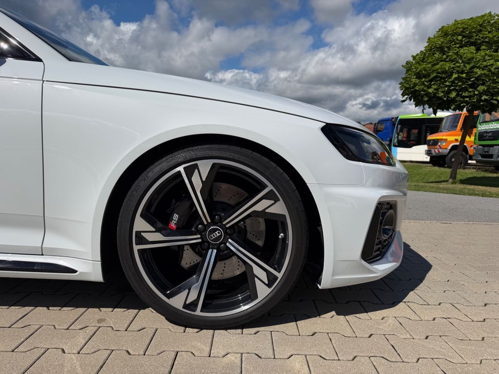 Audi RS4 2021 г. Белый, пробег 8900 км
