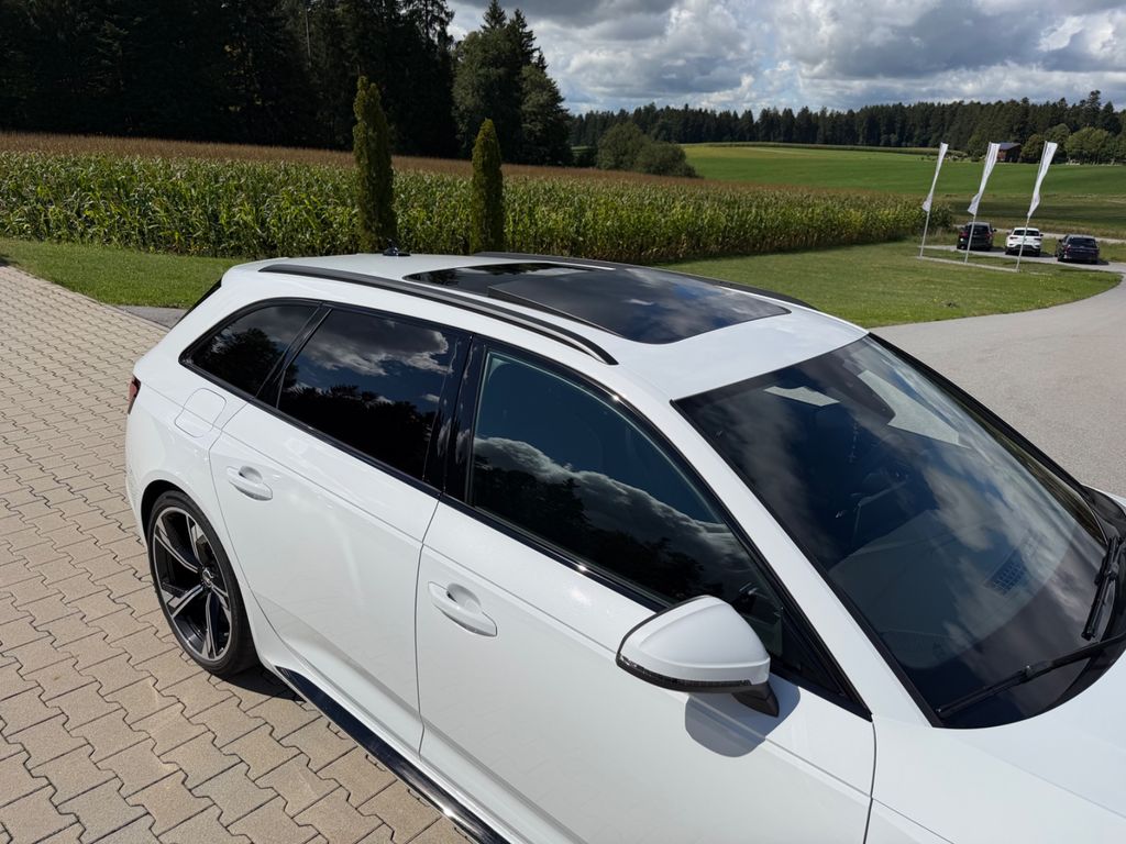 Audi RS4 2021 г. Белый, пробег 8900 км