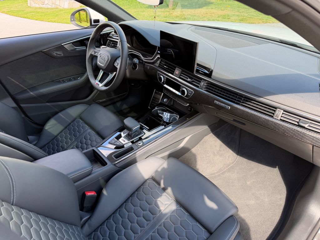 Audi RS4 2021 г. Белый, пробег 8900 км