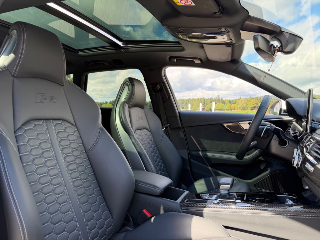 Audi RS4 2021 г. Белый, пробег 8900 км