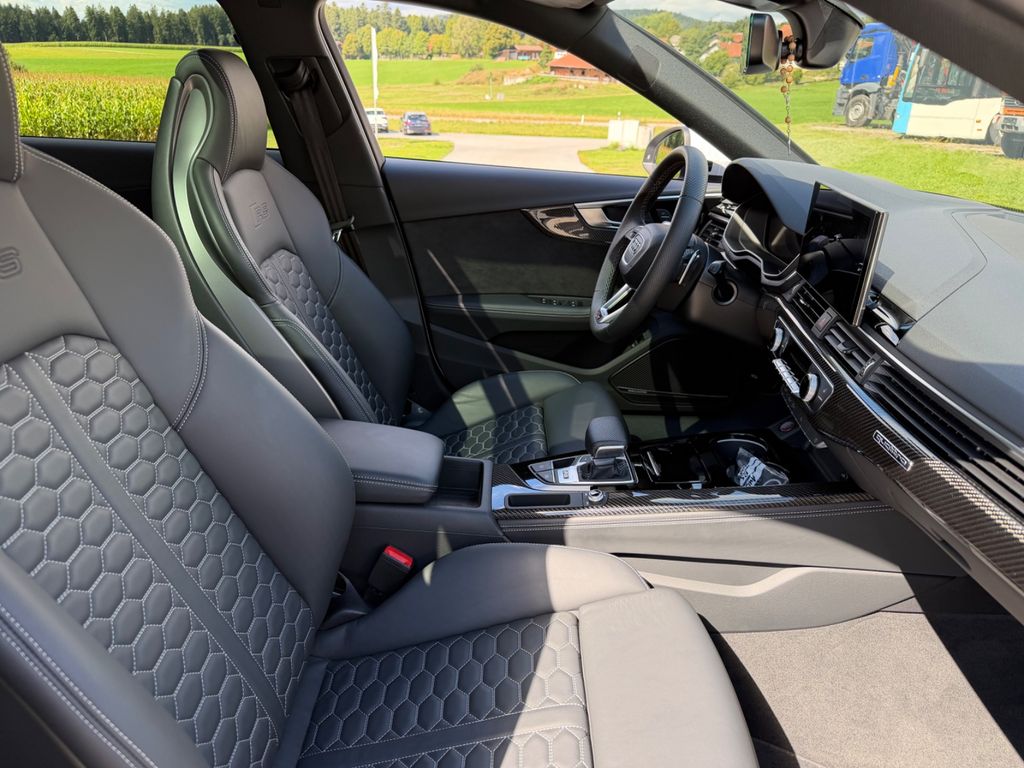 Audi RS4 2021 г. Белый, пробег 8900 км