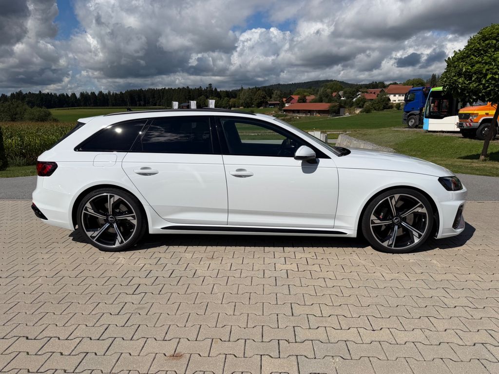 Audi RS4 2021 г. Белый, пробег 8900 км