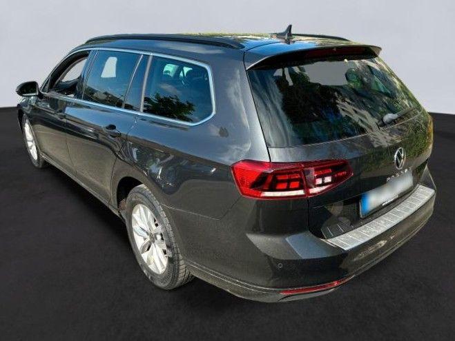 Volkswagen Passat 2022 г. Серый, пробег 40398 км