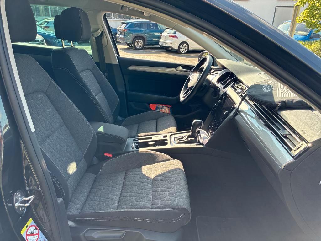 Volkswagen Passat 2022 г. Серый, пробег 40398 км