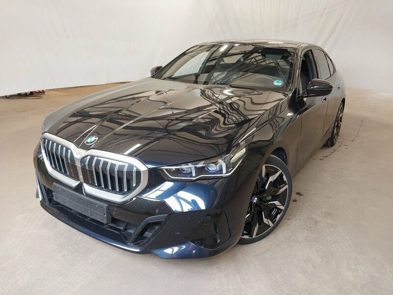 BMW 540 2025 г. Чёрный, пробег 20600 км