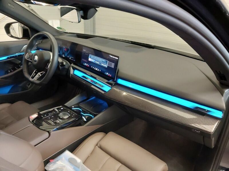 BMW 540 2025 г. Чёрный, пробег 20600 км