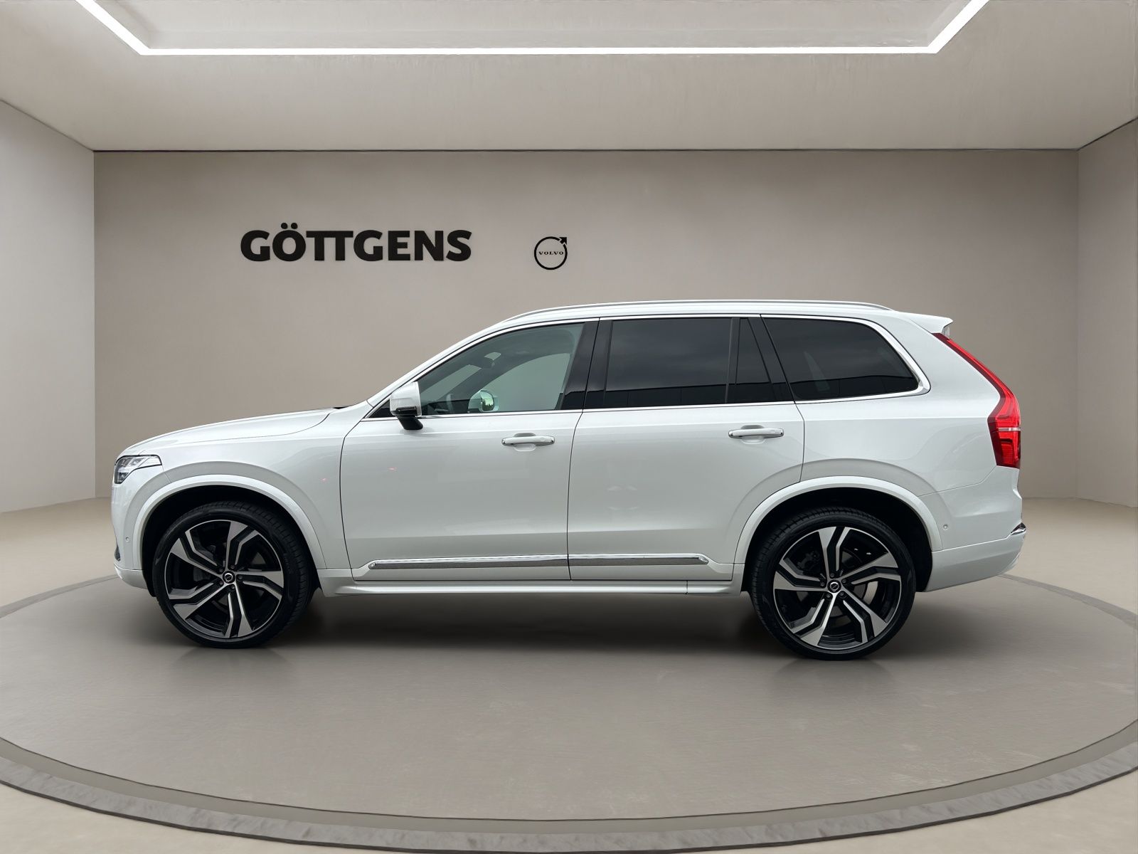Volvo XC90 2023 г. Белый, пробег 53763 км