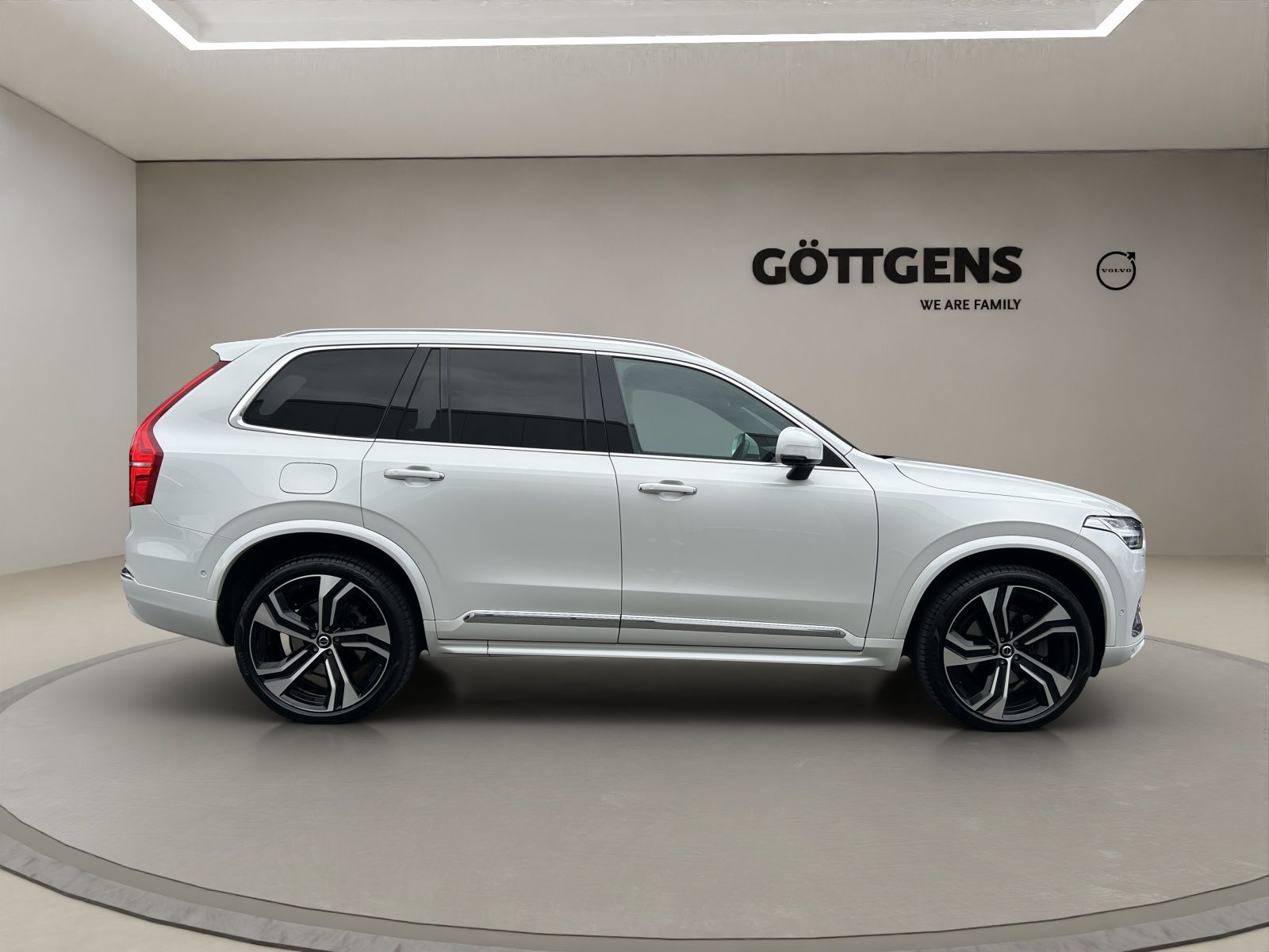 Volvo XC90 2023 г. Белый, пробег 53763 км