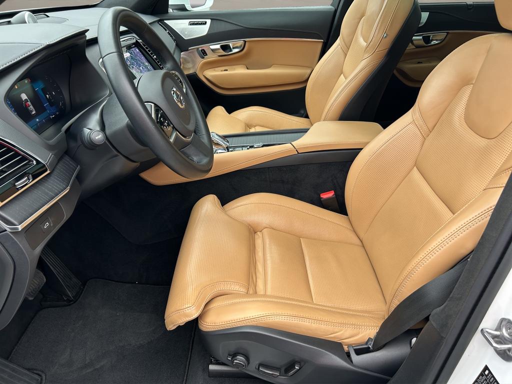 Volvo XC90 2023 г. Белый, пробег 53763 км