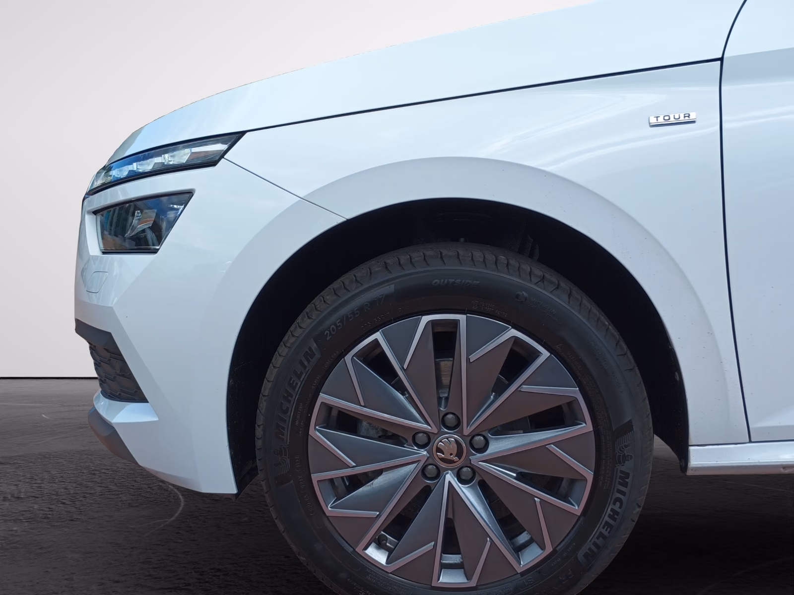 Skoda Kamiq 2023 г. Белый, пробег 52543 км