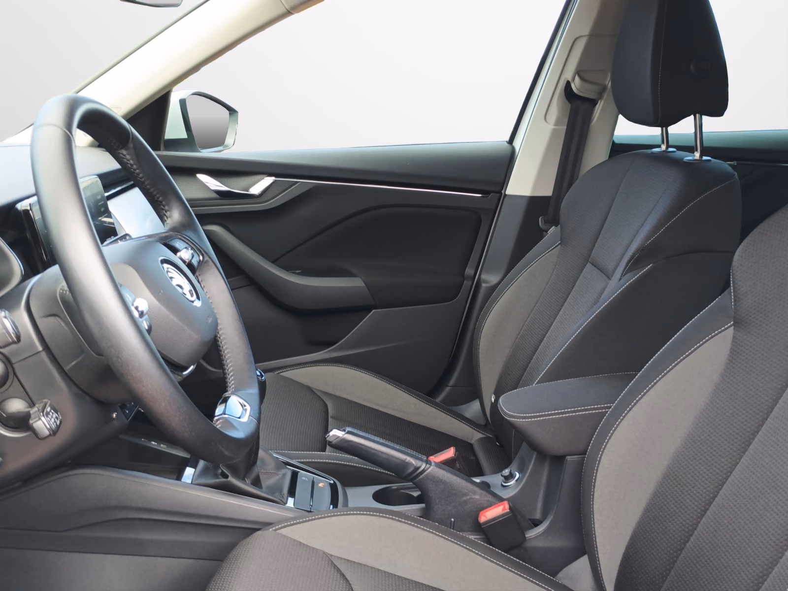 Skoda Kamiq 2023 г. Белый, пробег 52543 км