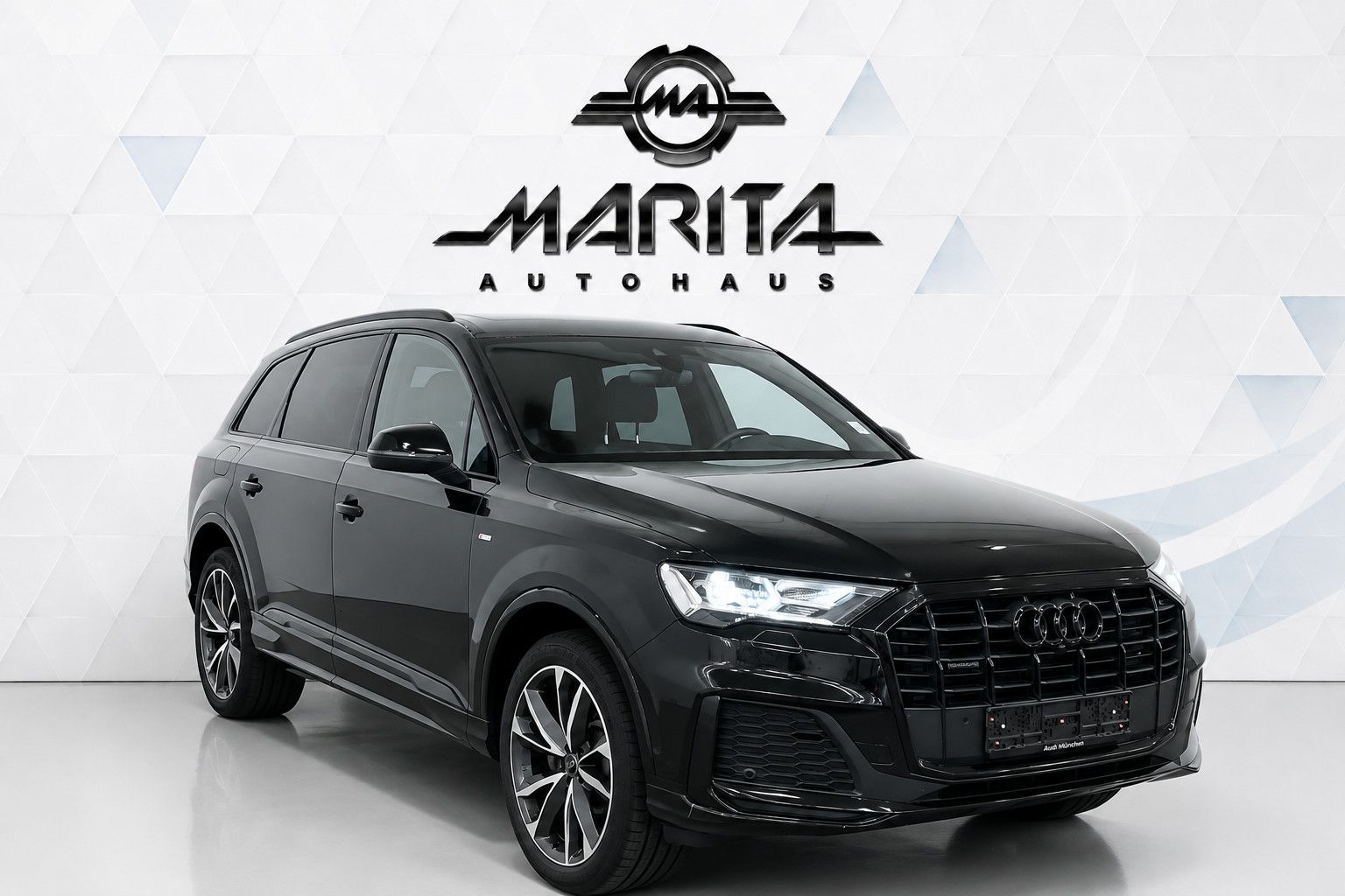 Audi Q7 2023 г. Чёрный, пробег 44000 км