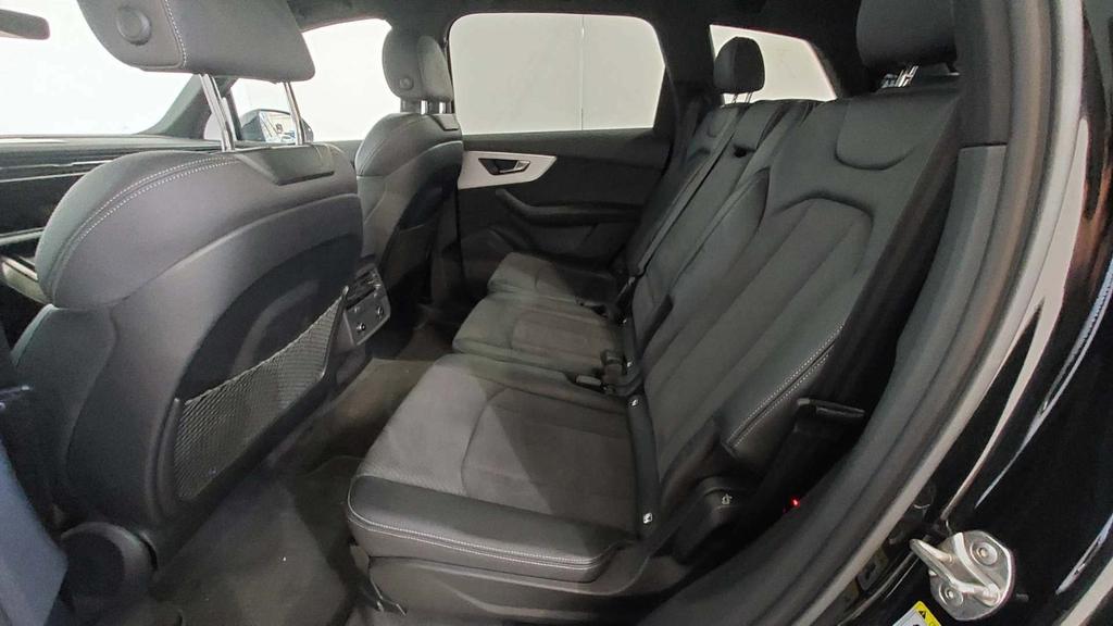 Audi Q7 2023 г. Чёрный, пробег 44000 км