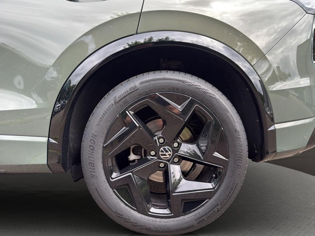 Volkswagen Tiguan 2025 г. Зелёный, пробег 23500 км
