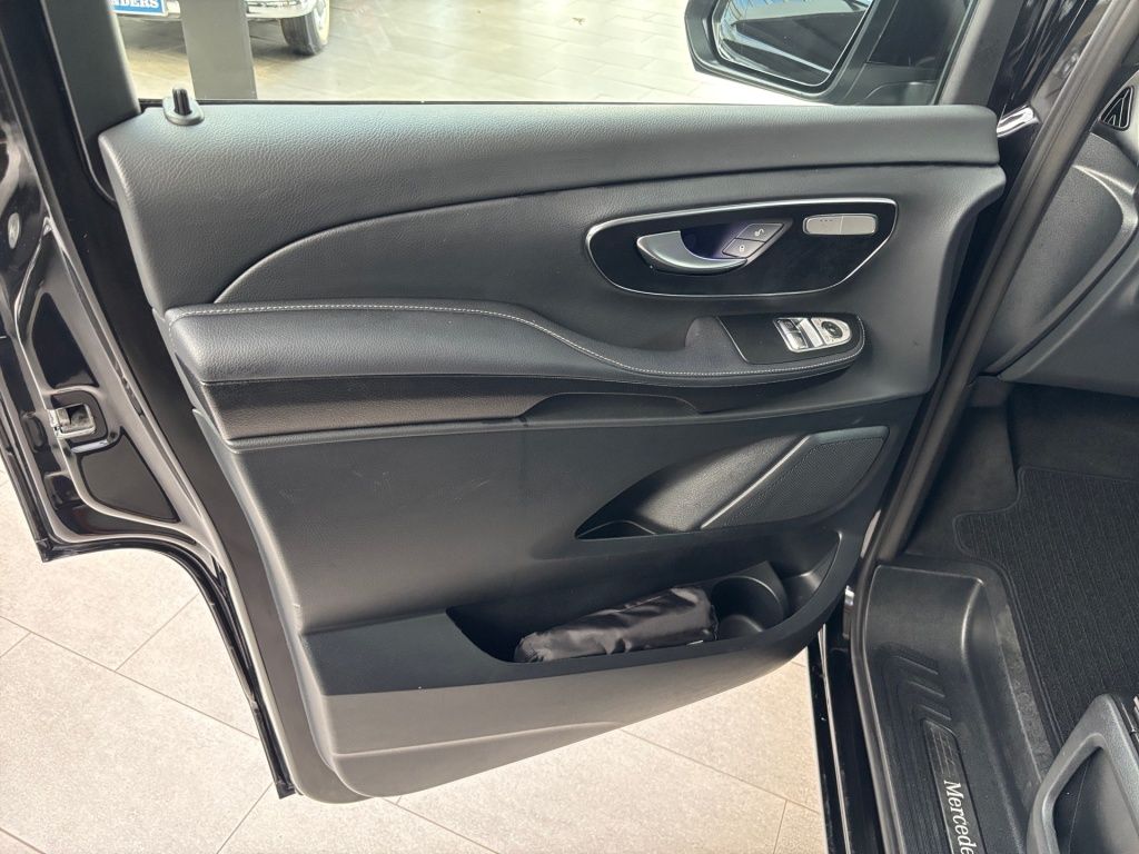 Mercedes-Benz V 300 2025 г. Чёрный, пробег 52588 км