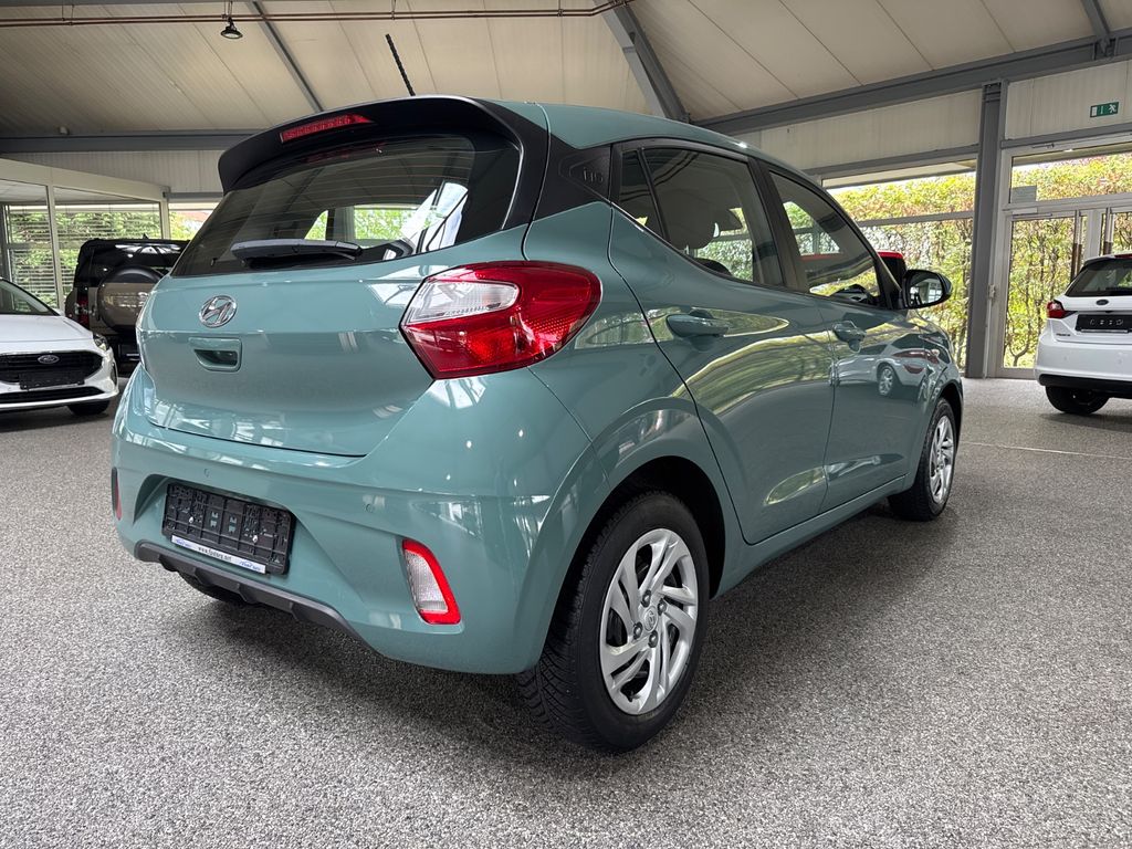 Hyundai i10 2022 г. Зелёный, пробег 52460 км