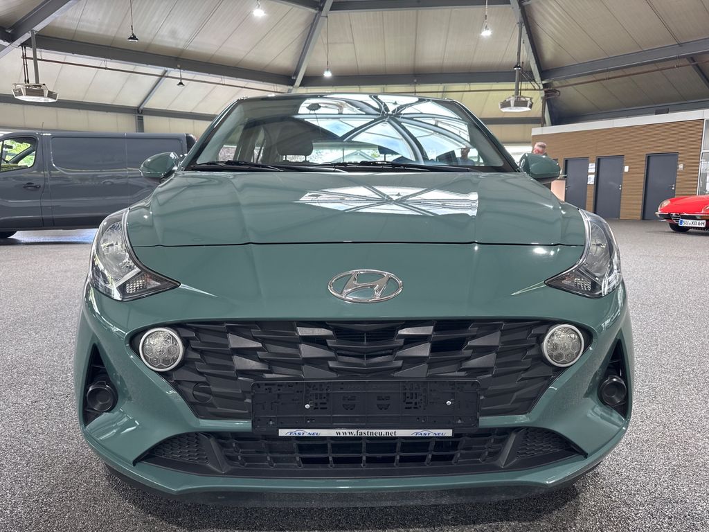 Hyundai i10 2022 г. Зелёный, пробег 52460 км