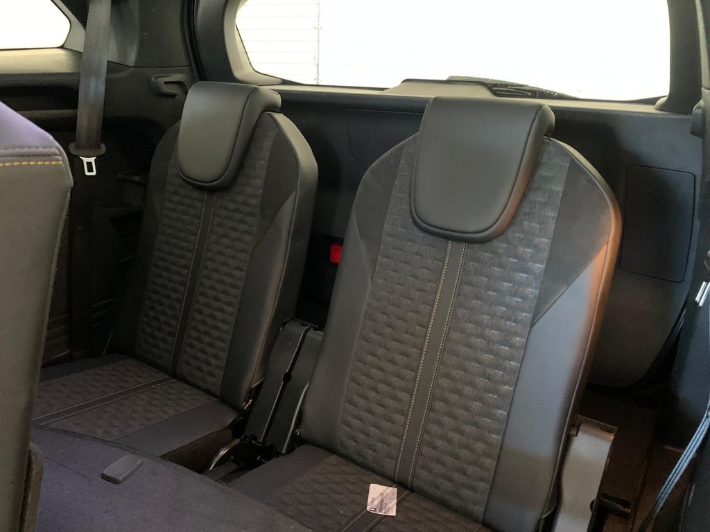 Peugeot 5008 2022 г. Серый, пробег 60000 км