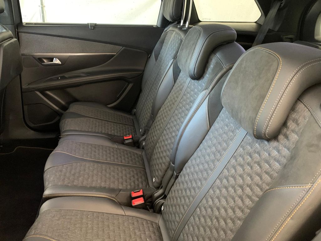 Peugeot 5008 2022 г. Серый, пробег 60000 км