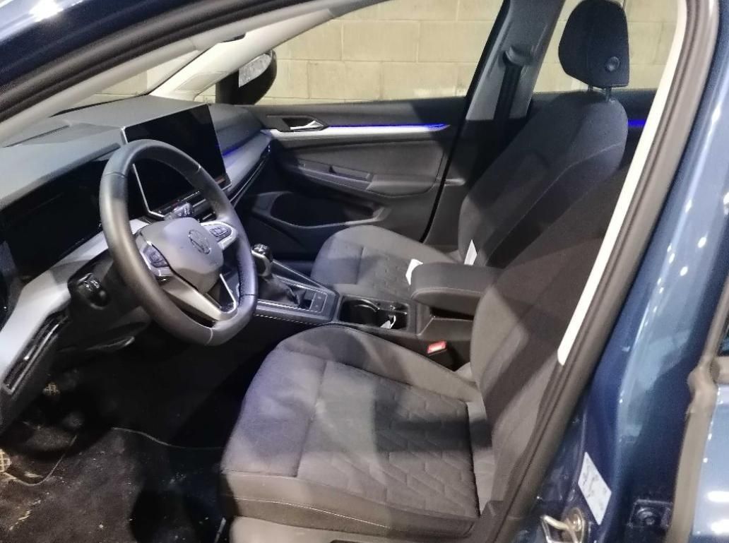 Volkswagen Golf 2025 г. Синий, пробег 26567 км
