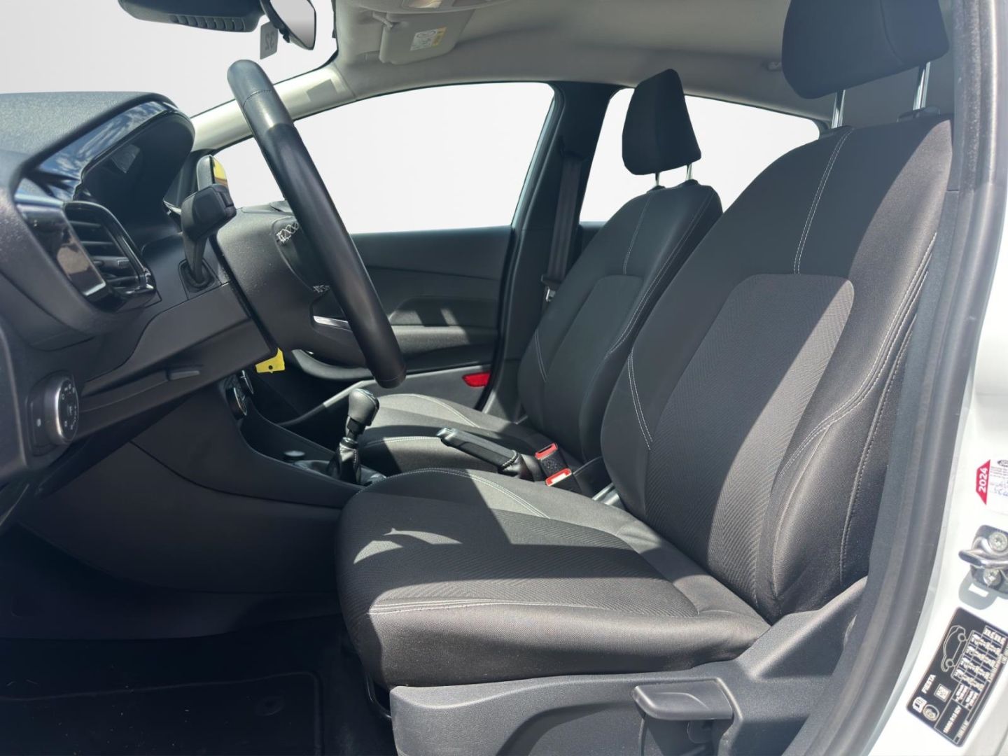 Ford Fiesta 2022 г. Белый, пробег 53300 км
