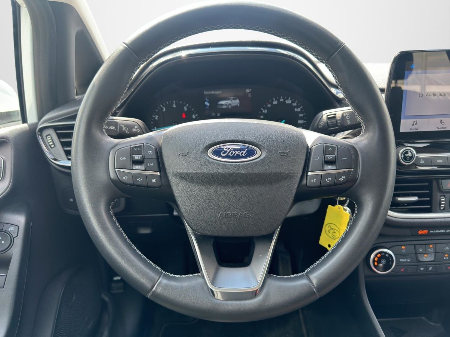 Ford Fiesta 2022 г. Белый, пробег 53300 км